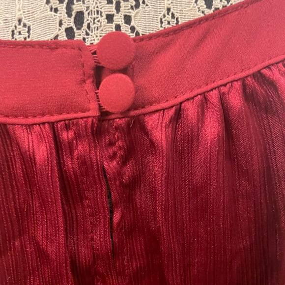 NWT Torrid Shiny Crinkle Gauze Goddess Neck Swing Tank Rumba Red - Picture 5 of 7